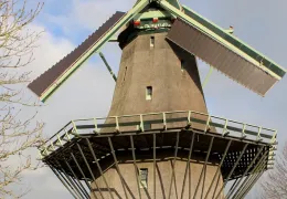 Bezoek de 2e kamer, een kerk, een molen of een begraafplaats