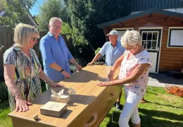 Bezoek de 2e kamer, een kerk, een molen of een begraafplaats