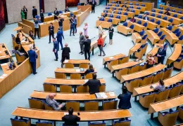 Bezoek de 2e kamer, een kerk, een molen of een begraafplaats