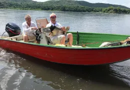 Vissen op de Nijl in Uganda