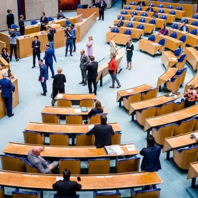 Bezoek de 2e kamer, een kerk, een molen of een begraafplaats